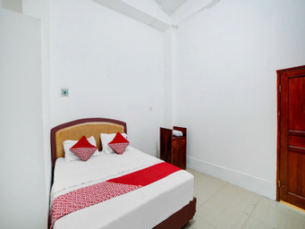Bedroom 3, OYO 90387 Sepakat Guest House, Medan