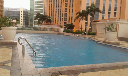 McKinley Hill, Venice Residence, Twr D, 22H, 4Pax, makati city
