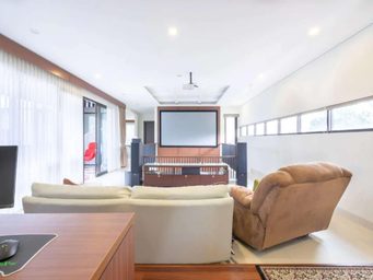 Bedroom 1, Rumah Jendela Dago Pakar - Bisa disewa u/ Syuting, Bandung