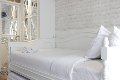 Bedroom 1, Elegant & Stylish Studio at Gateway Pasteur Apartment By Travelio, Bandung