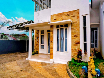Exterior & Views, Villa D'coopers7 depan JATIM PARK2 pas 2bedroom, Malang