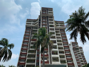 Exterior & Views, Strategic 1BR at Palm Court Apartment By Travelio, Jakarta Selatan