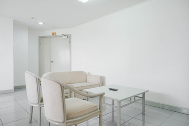 Simple and Comfy 1BR at Palm Court Apartment By Travelio, jakarta selatan