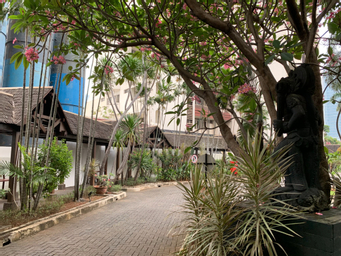Vast 1BR at Palm Court Apartment By Travelio, jakarta selatan