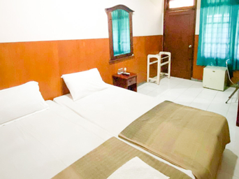 Bedroom 2, Hotel Shabine Rungkut Mitra RedDoorz, Surabaya