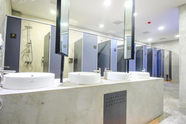 Bathroom 14