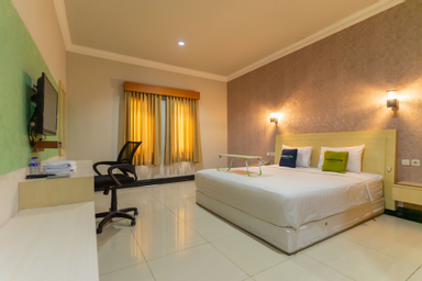 Bedroom 1, Urbanview Hotel Raja Jambi by RedDoorz, Jambi