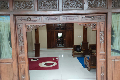 Others 4, Rumah Nenek, Karanganyar