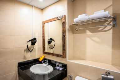 Bathroom 27