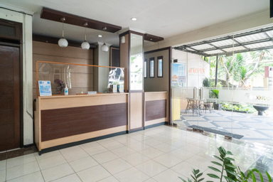 kanaal Ontbering koffie Urbanview Hotel de Kopen Malang Harga Terbaru 2023 - Booking Murah di  tiket.com