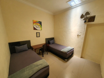 Bedroom 2, Rasfa Homestay Syariah, Malang