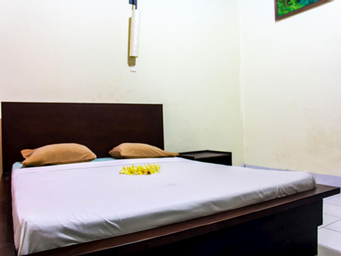 Bedroom 2, Budhi Kuta Beach Inn, Badung