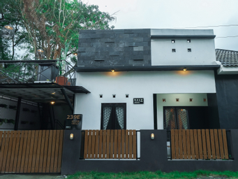 Exterior & Views 2, Rumahkedua Guesthouse BBQ & Rooftop, Yogyakarta