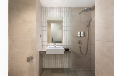 Bathroom 4