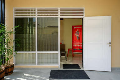 Public Area 3, RedDoorz near Gejayan 3, Yogyakarta
