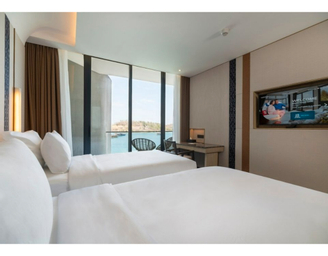 The Signature Sea View Twin Bed