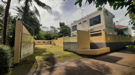 Exterior & Views 2, Hotel Akbar Syariah Banyumas RedPartner, Banyumas