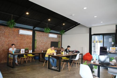 The Capsule by UnionSPACE Co-working and co-living, wattana