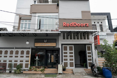 Exterior & Views 2, RedDoorz @ Sekip Medan, Medan