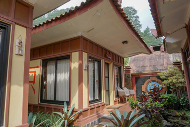 Exterior & Views 2, RedDoorz Resort @ Tawangmangu, Karanganyar
