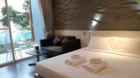 Kamar Deluks King - Pemandangan Kolam Renang