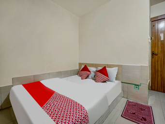 Bedroom 1, OYO 90158 Hotel Lendosis Perintis Kemerdekaan, Palembang