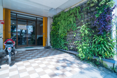 Exterior & Views 2, RedDoorz Plus Syariah near Pasar Turi, Surabaya