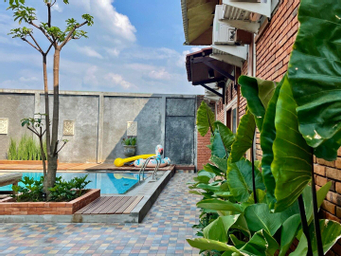 Exterior & Views 1, Tomohon 4BR Private Pool Villa Batu, Malang
