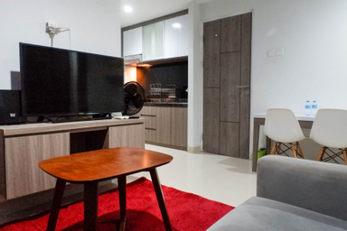 Bedroom 1, Best Price 2BR with Pool View Apartment at Taman Melati Surabaya By Travelio, Surabaya