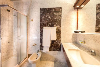 2, Hotel Miro', Genova
