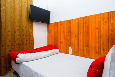Bedroom 4, RedDoorz @ Golden Inn Tugu Yogyakarta, Yogyakarta