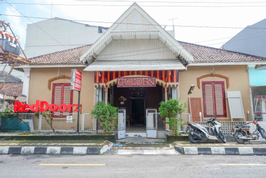 Exterior & Views 2, RedDoorz @ Golden Inn Tugu Yogyakarta, Yogyakarta
