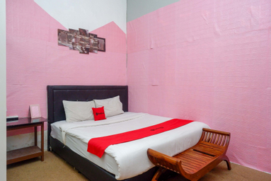 Bedroom 1, RedDoorz @ Golden Inn Tugu Yogyakarta, Yogyakarta