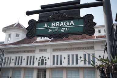 Gorgeous & Classic 2BR at Braga City Walk Apartment By Travelio, bandung