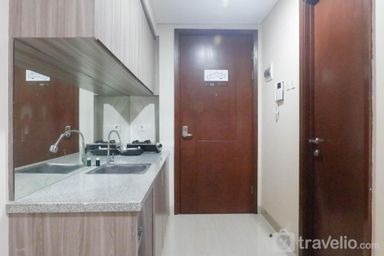 Exquisite Studio Grand Sungkono Lagoon By Travelio, surabaya