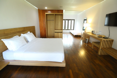 King Junior Suite - Garden View
