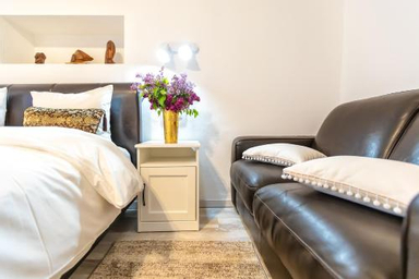 Queen Standard Room