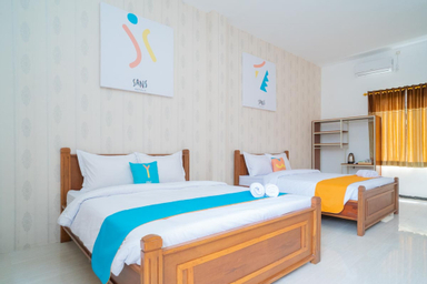 Bedroom 1, Sans Hotel Queen Batu, Malang