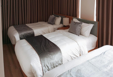 Queen Family Room or Other Beds