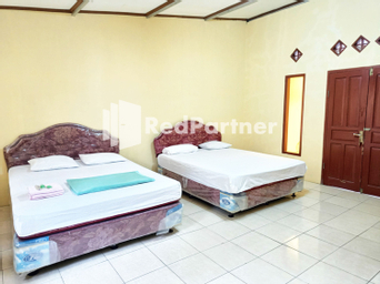 Bedroom 2, Hotel Anita Baturaden Mitra RedDoorz, Banyumas