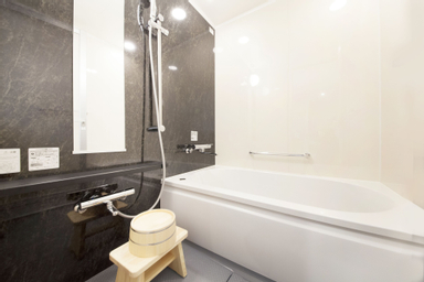 Bathroom 18