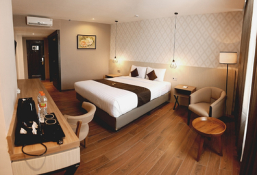 Kamar Deluks - Pemandangan Kolam Renang