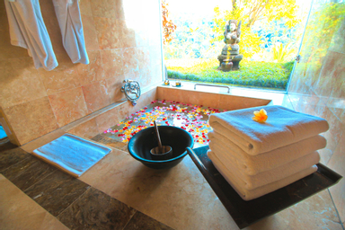 Bathroom 12