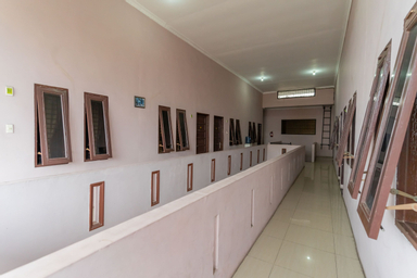 Public Area 3, Vandolia Guest House RedPartner, Medan