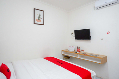 Bedroom 2, RedDoorz near Rita Super Mall Purwokerto, Banyumas