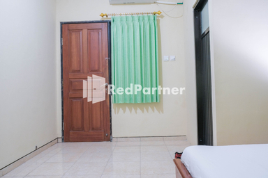Bedroom 2, Vandhela Homestay Syariah 2 Mitra RedDoorz, Surabaya