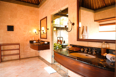 Bathroom 12