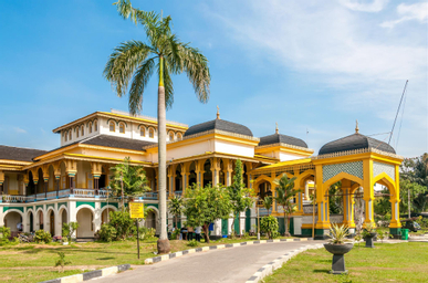 Exterior & Views 1, Urbanview Hotel Nisura Homestay Medan, Medan