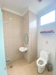 Bathroom 4