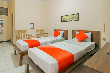 Bedroom 2, RedDoorz @ Pantai Pelabuhan Ratu 2, Sukabumi
